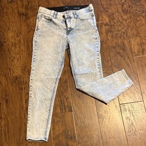 WORN ONCE Chic Light Wash Skinny Jeans
